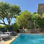 Vila House In Bormes-les-mimosas, Cap Benat *